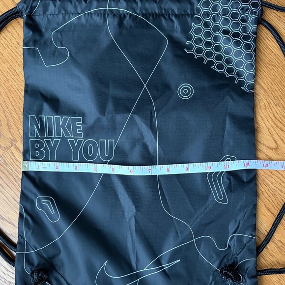 Nike By You unisex drawstring cinch sack backpack black - Picture 3 of 6